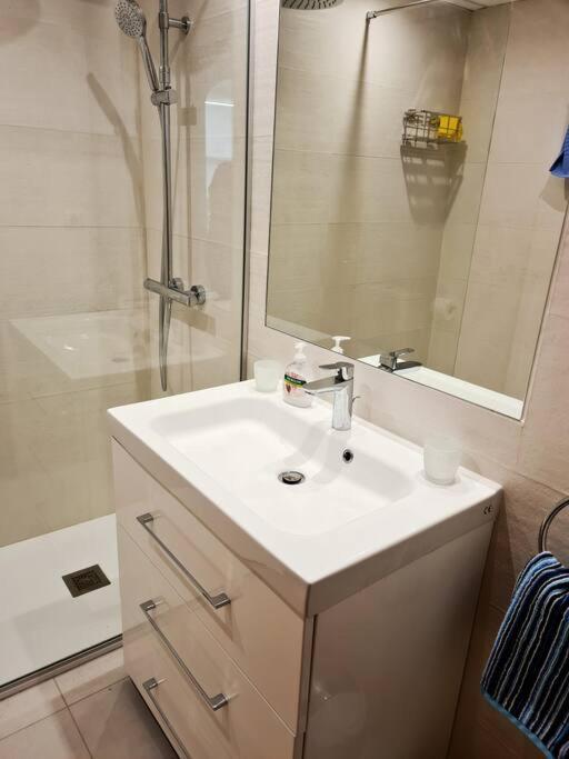 Estepona Port Beachside Apartment - Marina Bay Экстерьер фото