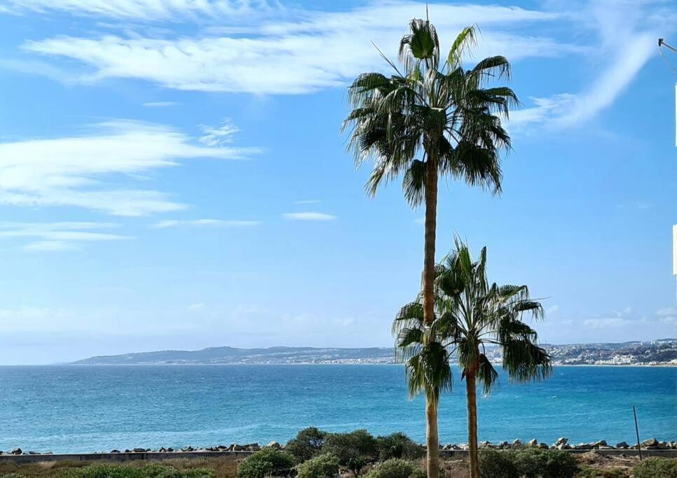 Estepona Port Beachside Apartment - Marina Bay Экстерьер фото