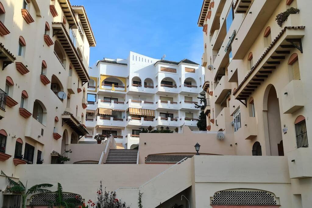 Estepona Port Beachside Apartment - Marina Bay Экстерьер фото