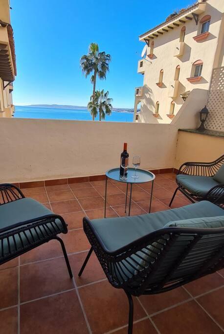 Estepona Port Beachside Apartment - Marina Bay Экстерьер фото